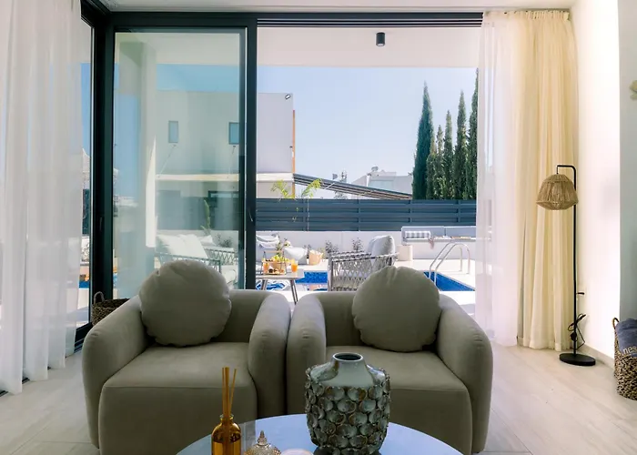 Nesea Seaside Luxury Escape *