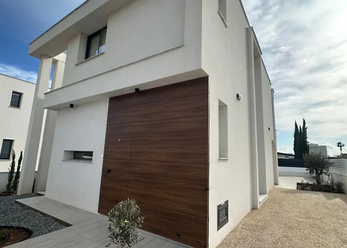 Nesea Seaside Luxury Escape