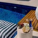 Nesea Seaside Luxury Escape Villa *