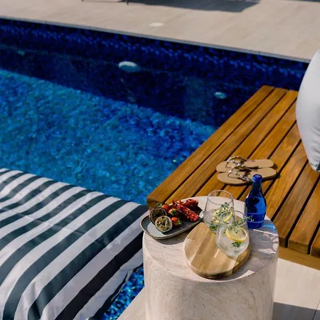 Nesea Seaside Luxury Escape Villa *