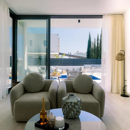 Nesea Seaside Luxury Escape *