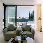 Nesea Seaside Luxury Escape *
