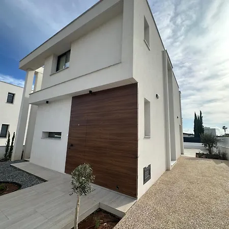 Nesea Seaside Luxury Escape